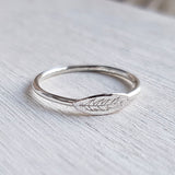 Tiny Feather Ring - 925
